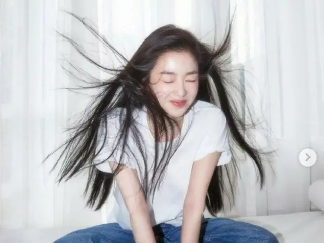 "Red Velvet" IRENE, "white T-shirt x jeans" is the truth... cute no matter what