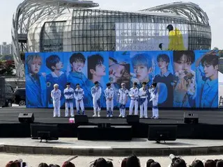 "YOUNITE," "This is the first showcase at the Han River... the atmosphere is great"