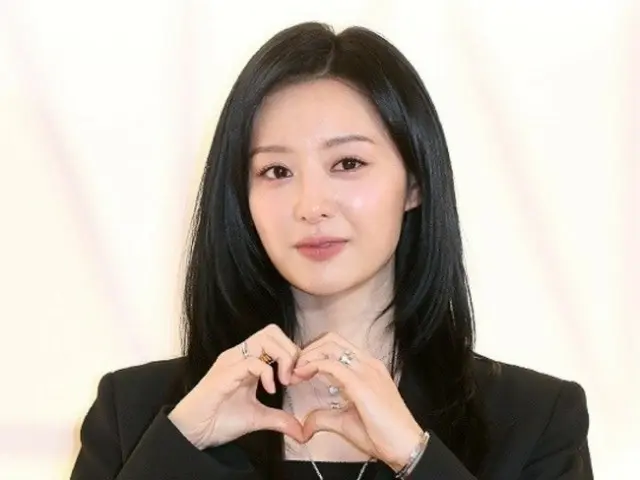Actress Kim Ji Woo's popularity causes chaos at the airport... Management office announces "safety measures" "No forced filming, letters and presents should go to the office"
