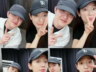 "EXO's DO & actress Park Shin Hye, this photo of them together is "healing just to look at"... The friendship between "hyungs" is just like that