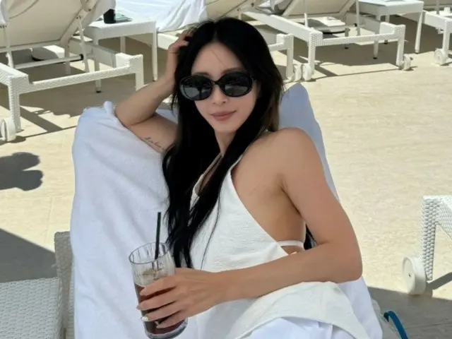 Actress Han Ye Seul on honeymoon with handsome husband "10 years younger"... Updated verified photo showing her profile