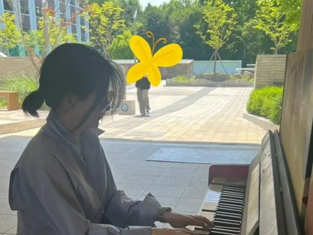 Actress Lee Youg Ae plays "street piano"? ... An elegant daily life shining on the streets