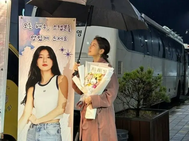 Suzy (former Miss A), just holding an umbrella... her pure and innocent appearance