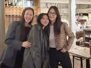 Actress Han Ji Hye takes a break from childcare and enjoys a trip to London with her real-life friends, actresses Oh YuNah and Um Jee Won