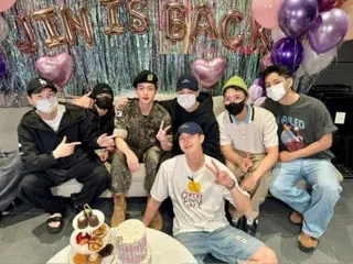 A group photo of all seven members released... RM to JIN, the first member of the group to discharge: "Congratulations on the discharge, dad"