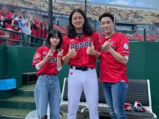 Actor Shim HyungTak and his wife Saya, who is 18 years younger than him, go on a date to the baseball stadium? He also attended the opening ceremony and first batting ceremony, drawing attention to his "doll-like visuals"