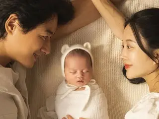 Lee Ji Hoon & Ayane's first "family photo" with their daughter... They look like "spirits"