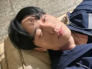 Actor So Ji Sub shows off his playful side in a selfie