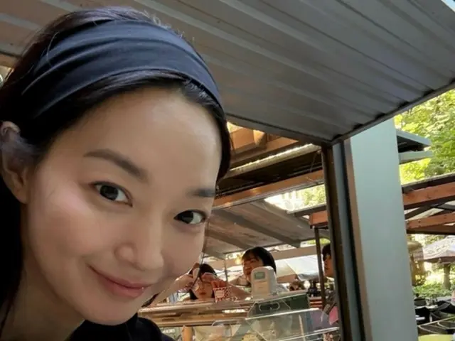 Actress Shin Min A, when she was a teenage magazine model... "I love Prague"