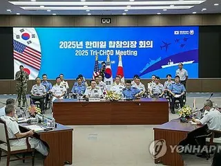 Uniformed leaders of South Korea, the United States and Japan pay tribute to victims of North Korea's sinking of US Navy patrol vessel
