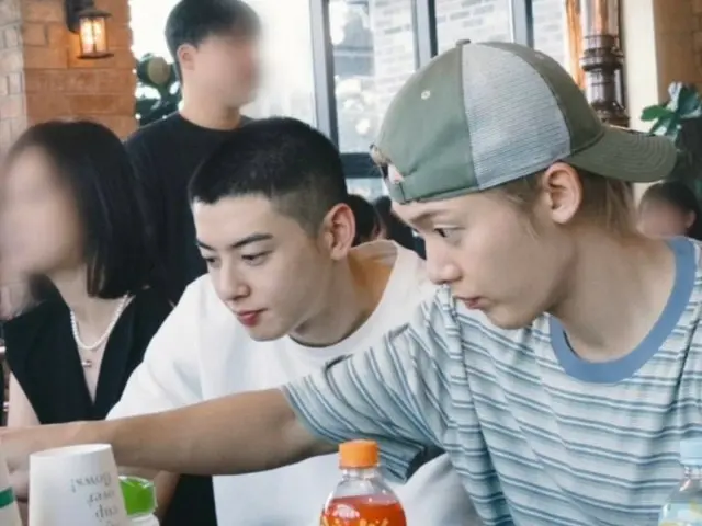 ASTRO's EUN WOO enlists in the military, seen off by YOON SANHA... "Take care, hyung."