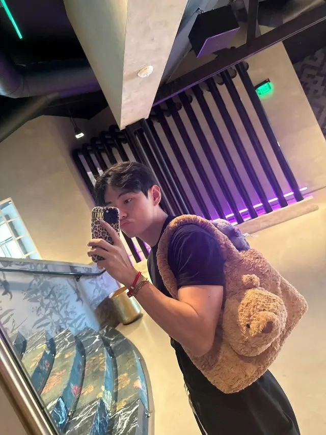 「BTS」V、完ぺきビジュアル