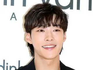 [Photo] Actor Woo DoHwan attends the opening event of a jewelry house...soft smile