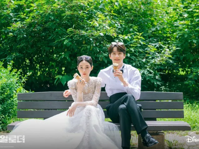 "Unexpected Heir" Lee Jun Young (U-KISS Jun) and Hong Suzyu reveal sweet wedding stills... Beautiful couple