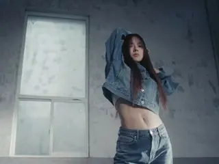 Lee Hyo Ri has amazing abs...she looks great in denim fashion