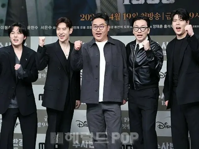 [Photo] Lead actors of new TV series "Investigative Team Leader 1958" starring Lee Je Hoon and Lee Dong Hwi attend production presentation... striking a powerful Go for it pose!