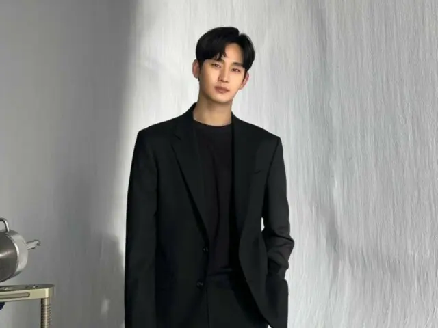 Kim Soo Hyun, looking cool even just standing there... All black charisma