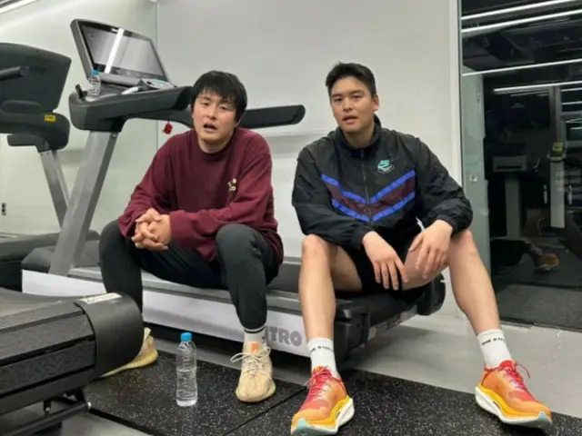 Gian84 and Lee Jang Woo pose together after exercising