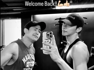 2PM's Nichkhun, training as a team...Selfie at the gym with Jun. K & Chansung