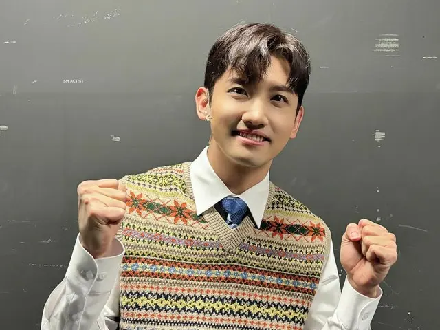 TVXQ's Changmin reveals proof photo from musical "The Benjamin Button" premiere