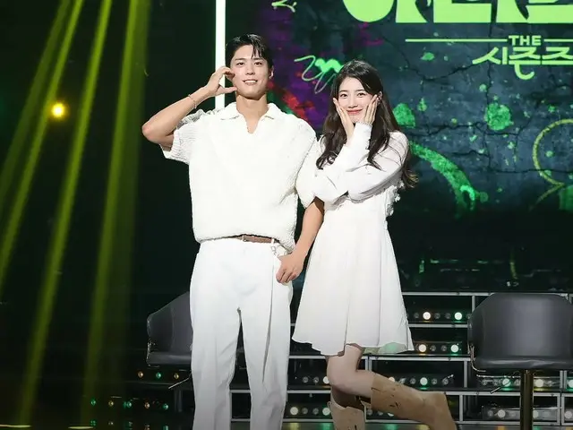 Actors Park BoGum & Suzy appear on "Zico's Artists"... Performing a duet of the insert song from the movie "Wonderland"