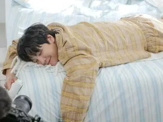 Jang Keun Suk, on the bed in pajamas with a cute expression... "Boyfriend shot maker"