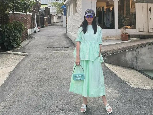 Actress Song Yeji-in shows off a refreshing mint dress... "It's so, so hot"