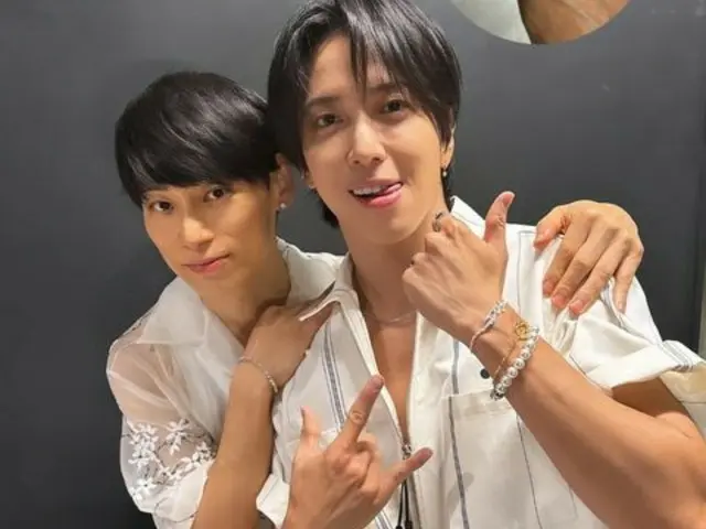 CNBLUE's Jung Yong Hwa is moved by the live performance with UVERworld... His photo with Takuya is also dazzling