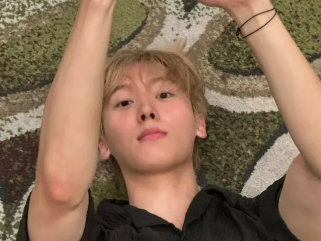 ASTRO's YOON SANHA reveals his lively daily life... even his lying-down selfie is cool