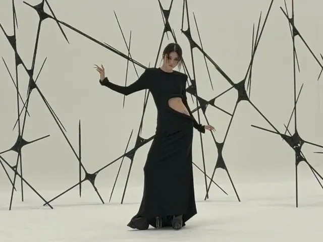 Actress Han Seo Hee in a chic and sexy dress... decadent beauty bursts
