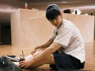 ASTRO's EUN WOO releases behind-the-scenes shots from his concert in Japan... Also shows him eating ramen with beer