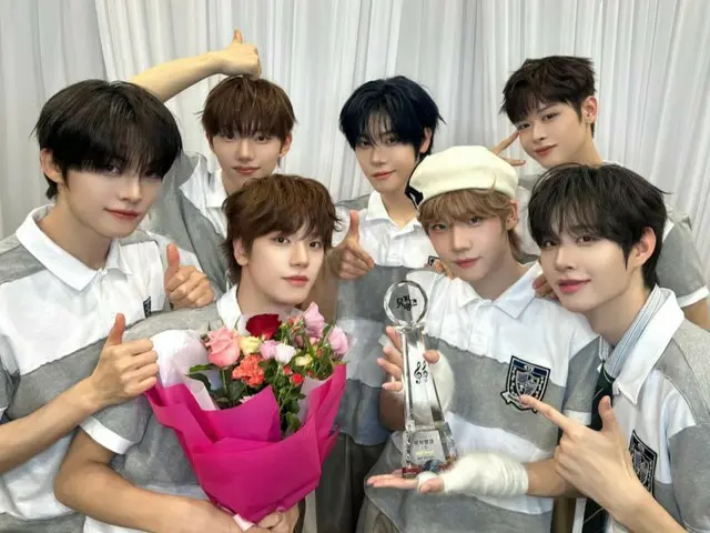 "CLOSE YOUR EYES" also ranked first on "Music Bank"... "Super fast" music show triple crown achievement