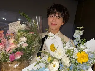 Actor Park BoGum, prince-like visuals more dazzling than flowers... reveals behind-the-scenes photos from the Blue Dragon Series Awards