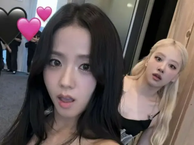 BLACKPINK's Jisoo releases selfies that show true chemistry with the members