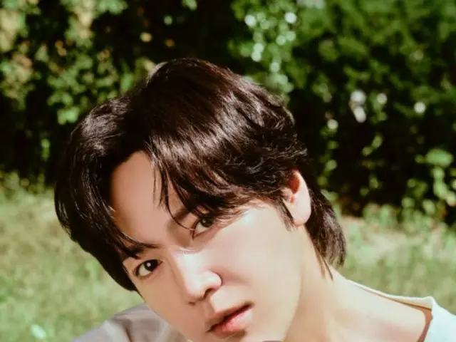 Jang Keun Suk, dazzling visuals with a Polaroid camera in hand