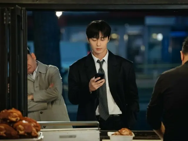 Actor Park Seo Jun, stills of the new TV series "Waiting for Kyung-do" released... A sad moment on the way home from work