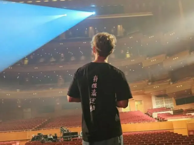 TVXQ's Changmin's heart flutters on the second day of his Aichi concert... Showing his affection for fans with a back view