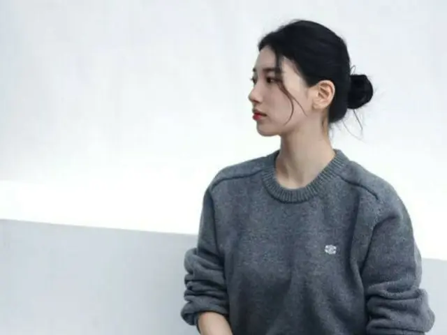 Suzy (former Miss A) catches everyone's attention with her autumn-inspired visuals