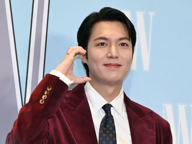 [Photo] Actors Lee Min-ho and Lee Soo-hyuk attend the photocall for "W Korea LOVE YOUR W 2025"