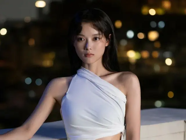 Kim You Jung boldly reveals herself in a bold dress... "A dramatic transformation from the nation's little sister"