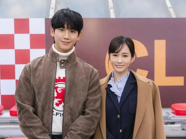 Maeda Atsuko releases a photo of herself with actor Jung Hae-in... "He was such a wonderful person!"