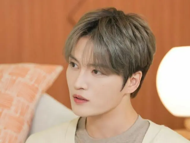 Who is Jaejung looking at with his gentle gaze? ...The leading role in a musical of astonishing splendor and overwhelming scale!