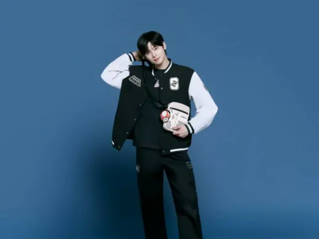 ASTRO's Cha EUN WOO looks fashionable in his stadium jacket... His perfect beauty makes him a picture just by standing there