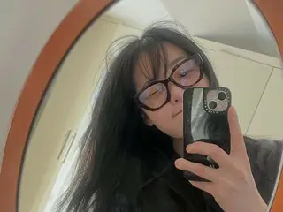 Kim MinHa and Lee Junho (2PM) are currently performing a romance... A recent photo showing off their charming freckles