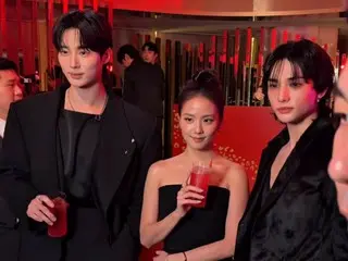Actors Byeon WooSeok, BLACKPINK's Jisoo, and Stray Kids' Hyun Jin, "CARTIER
 The three-shot at "NIGHT" is a hot topic... Their perfect visuals are captivating (video)
 can be)