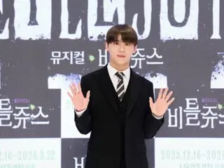 Jun Su (Xia) greets fans before the opening of the musical "Beetlejuice"... "I'll do my best to show you an energetic Beetlejuice"