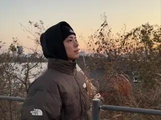 Park BoGum's bright smile despite the cold winter weather... "Warming the heart"