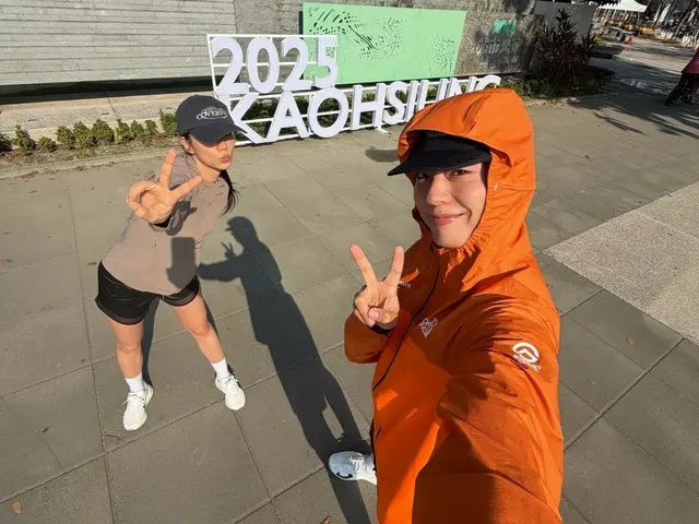 Park BoGum & HYERI (Girl's Day) run together in Kaohsiung, Taiwan... "Reply 1988" family friendship