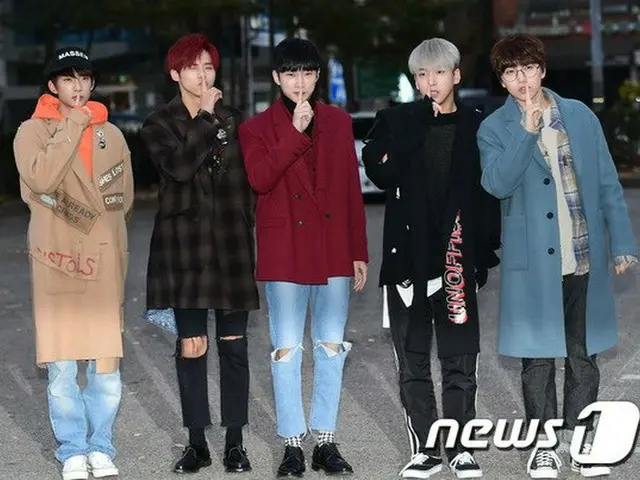 B1A4, quiet at work .. Rehearsal of Music Bank.