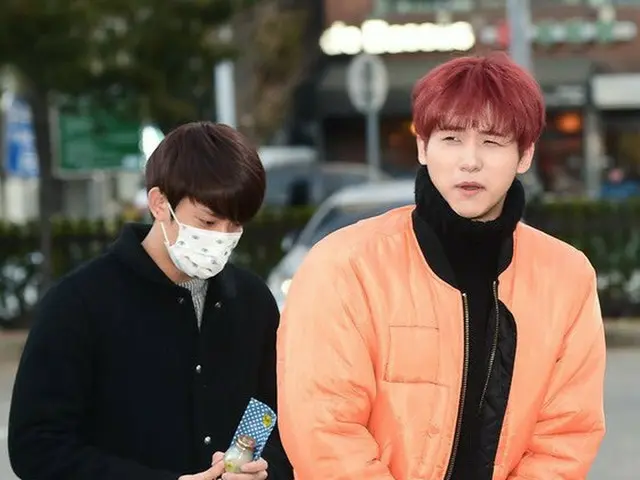 B1A4, in the cold at work. Seoul, rehearsal of the music bank.